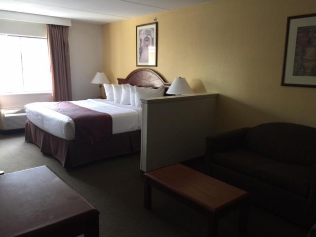 Days Inn & Suites By Wyndham Laurel Near Fort Meade Екстер'єр фото
