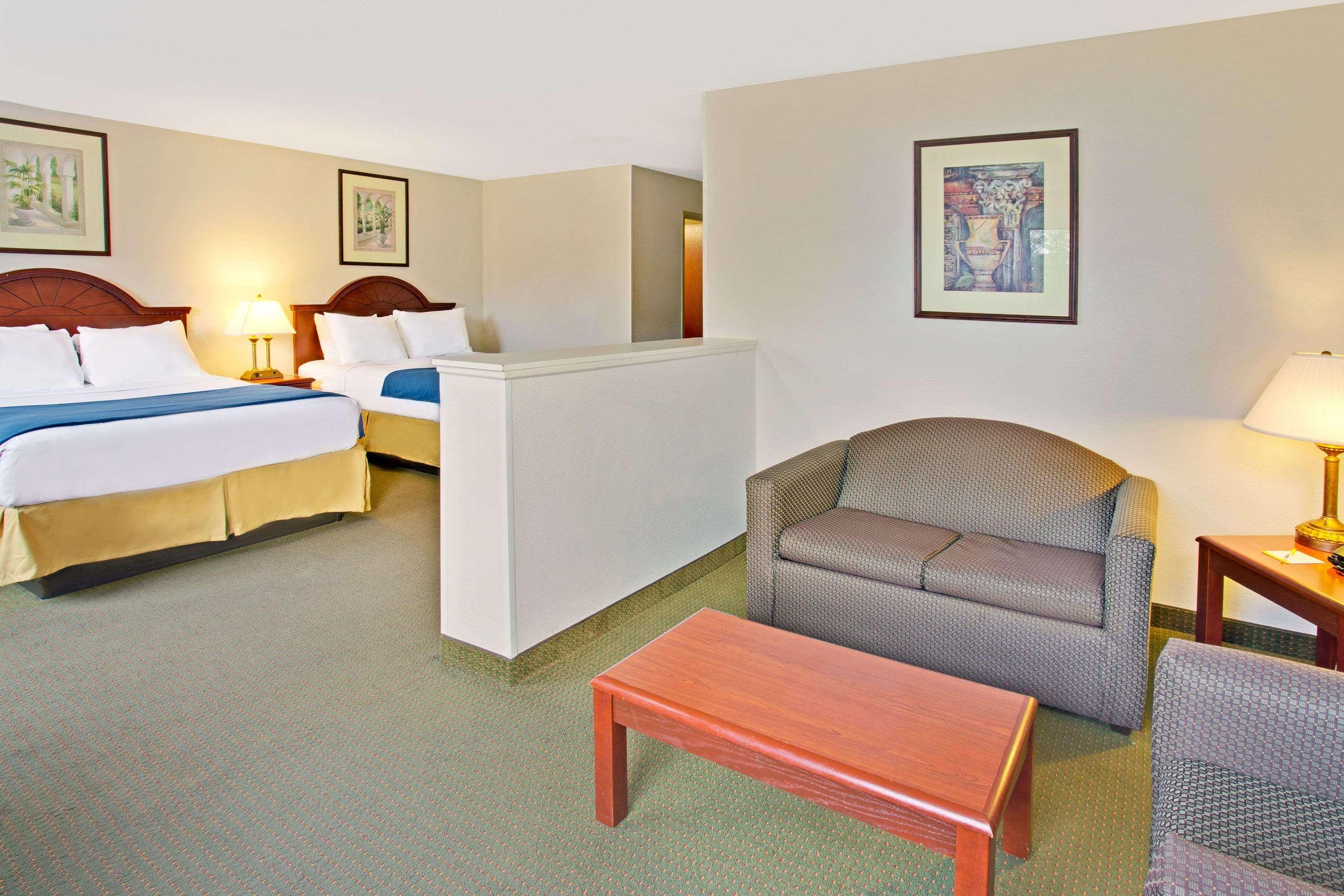 Days Inn & Suites By Wyndham Laurel Near Fort Meade Екстер'єр фото