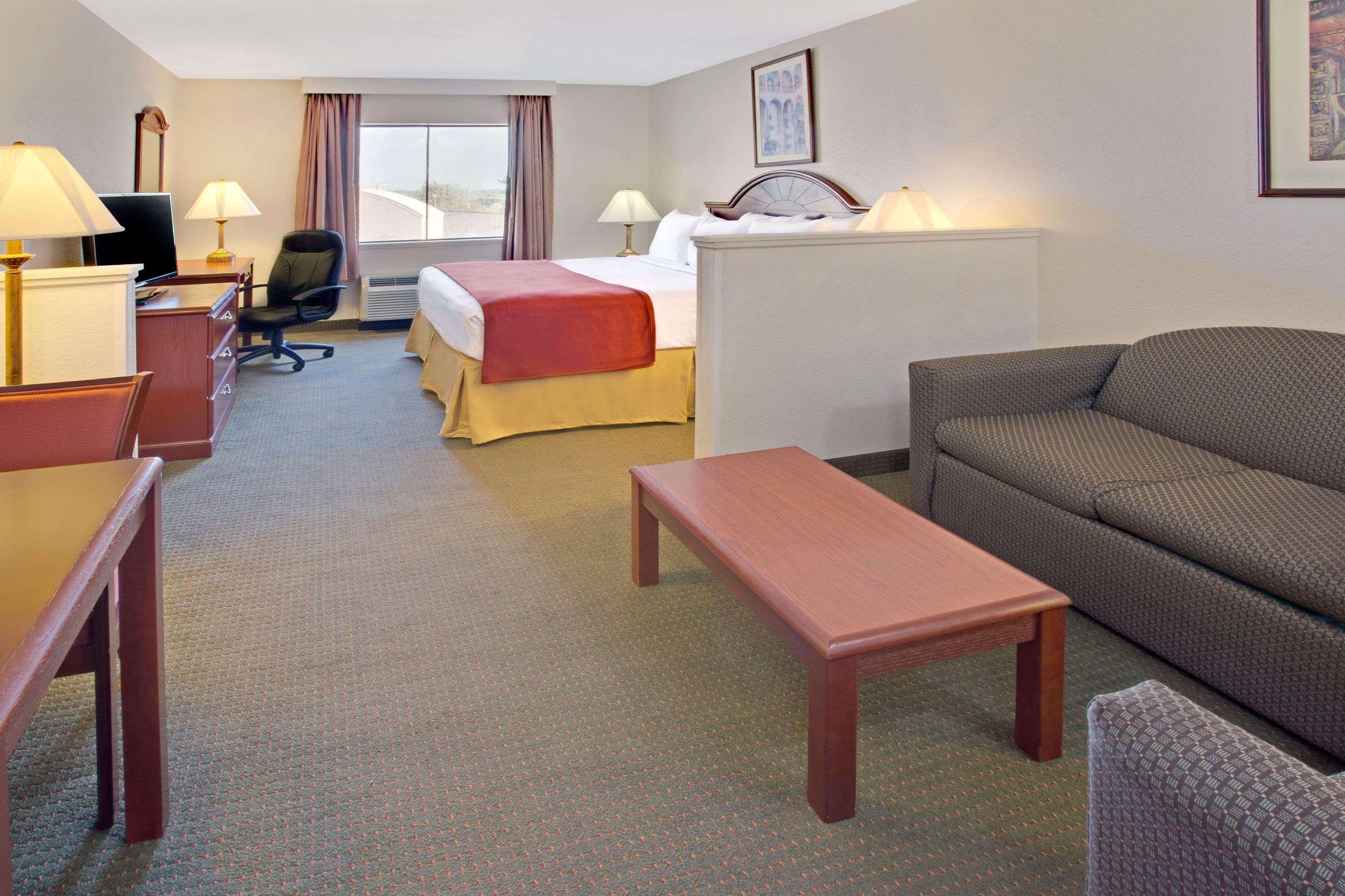 Days Inn & Suites By Wyndham Laurel Near Fort Meade Екстер'єр фото