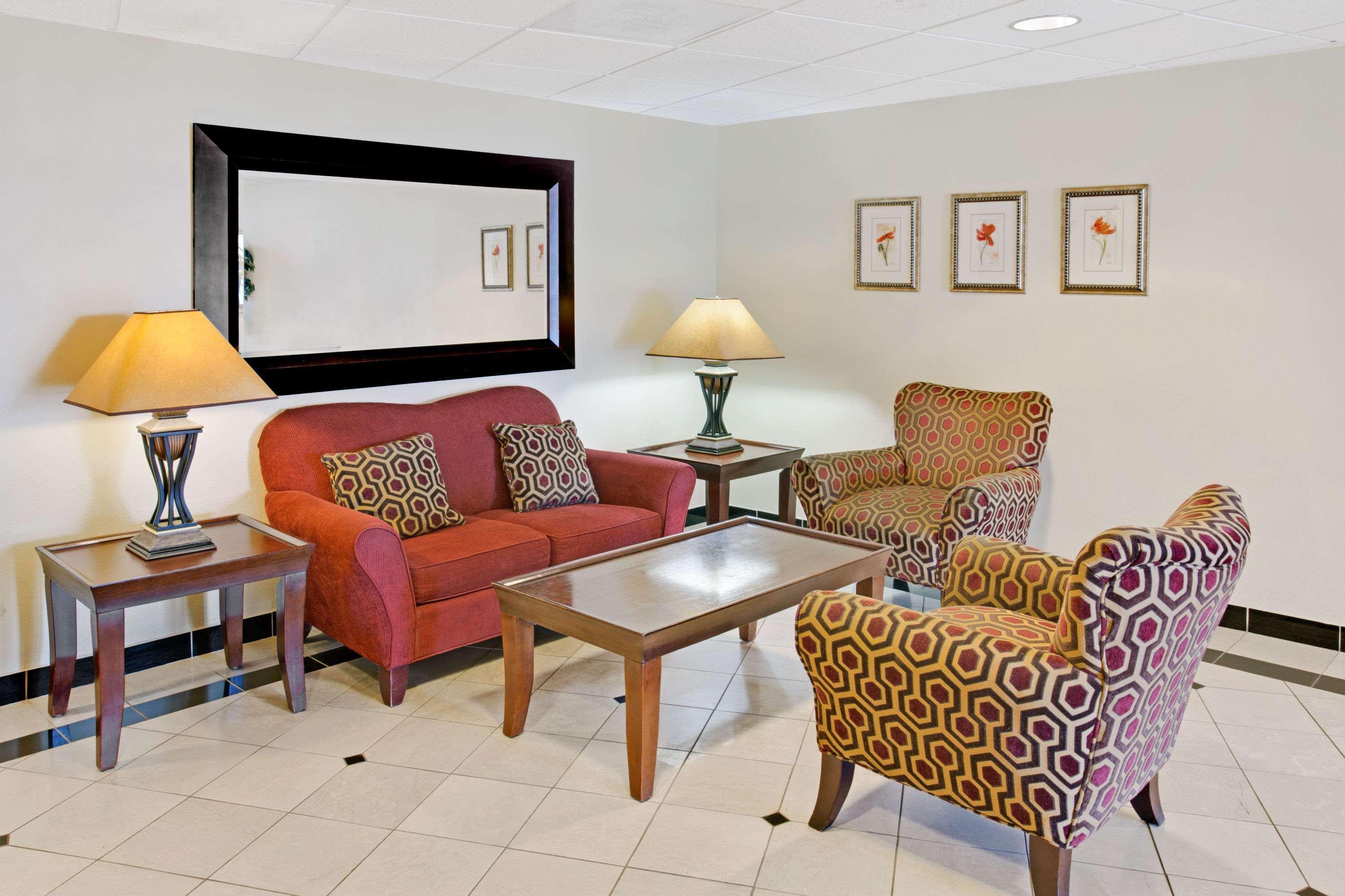 Days Inn & Suites By Wyndham Laurel Near Fort Meade Екстер'єр фото