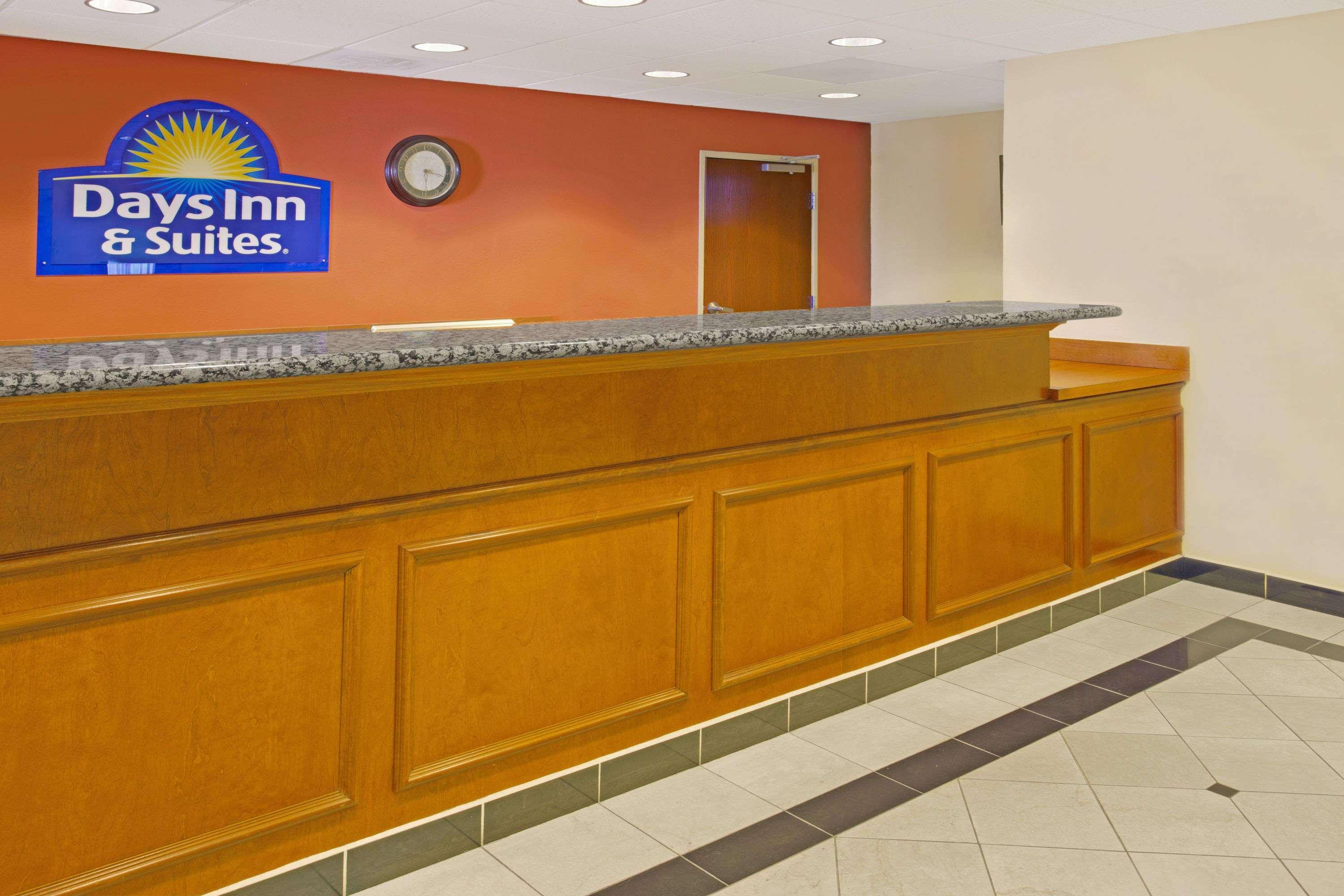 Days Inn & Suites By Wyndham Laurel Near Fort Meade Екстер'єр фото