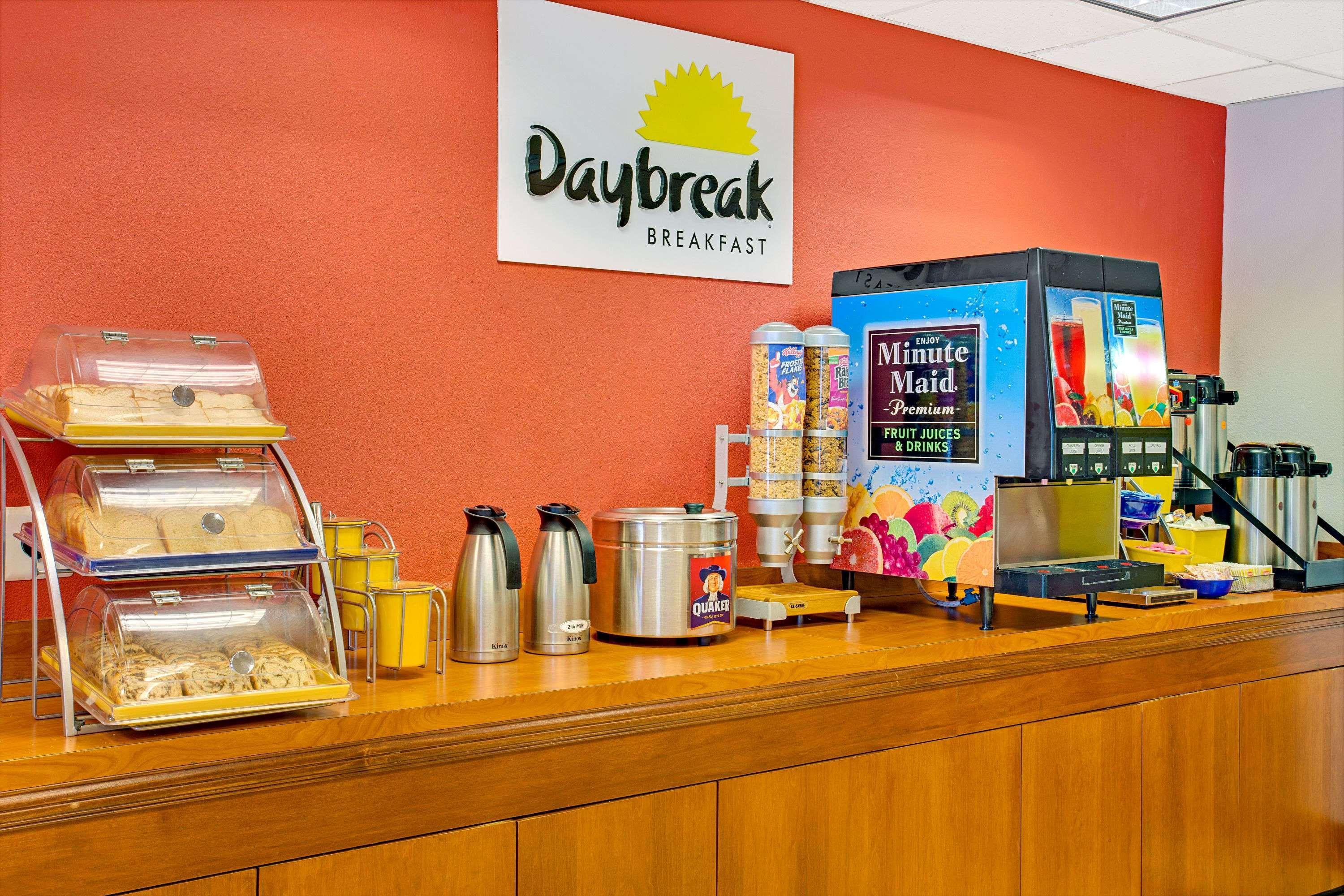 Days Inn & Suites By Wyndham Laurel Near Fort Meade Екстер'єр фото