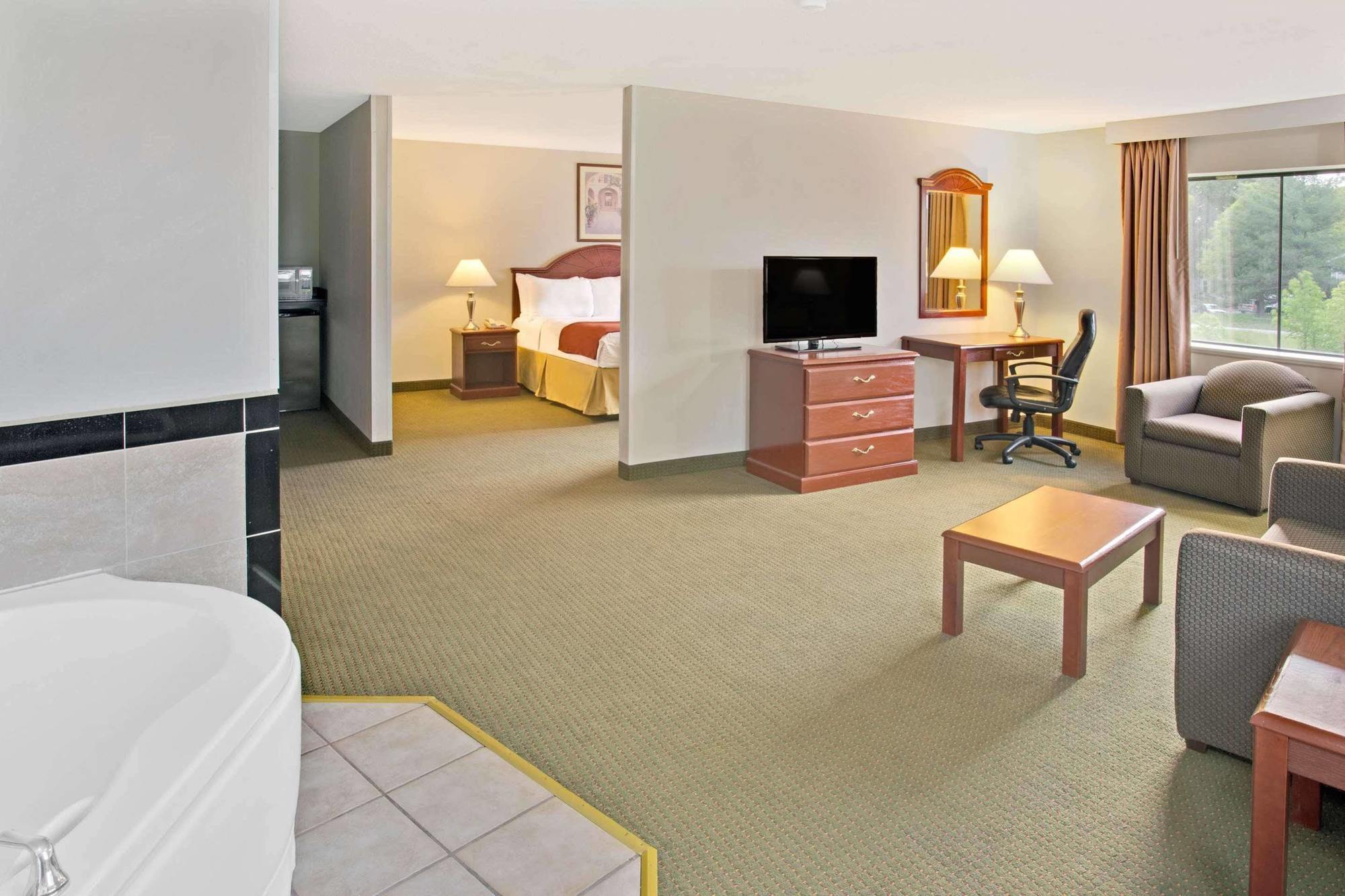Days Inn & Suites By Wyndham Laurel Near Fort Meade Екстер'єр фото